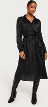 JdY - Skjortklänningar - Black - Jdyfifi L/S Midi Shirt Dress Wvn - Klänningar