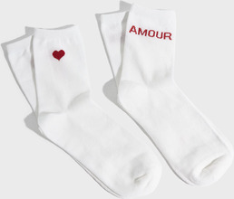 Pieces - Strumpor - Cloud Dancer 2-Pack Text Amour+Heart Red - Pcmerry Ankle Socks 2-Pack Pa Bc - Strumpor & Strumpbyxor - Socks