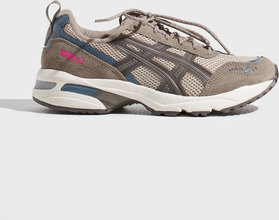 Asics - Lave sneakers - Simply Taupe/Dark Taupe - GEL-1090v2 - Sneakers