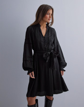 Neo Noir - Långärmade klänningar - Black - Ditte Satin Dress - Klänningar - Long dresses