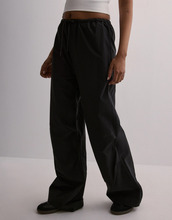 Aim'n - Sweatpants & Træningsbukser - Black - Windbreaker Plain Parachute Pants - Træningstøj