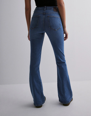 Pieces - Flare jeans - Medium Blue Denim - Pcpeggy Flared Hw Jeans Mb Noos Bc - Jeans