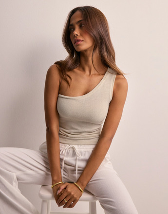 Nelly - Festtoppe - Beige - Gorgeous One Shoulder Top - Toppe & t-shirts