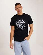 GARMENT PROJECT Relaxed Fit Tee - Black / Lazy hazy Kortermede t-shirts Black