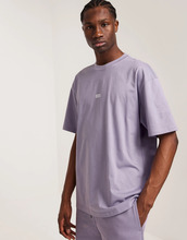 HUGO Nalono 10250555 01 T-skjorte med trykk Purple