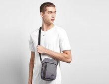 Nike Core Small Crossbody väska, grå