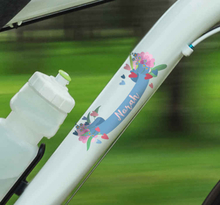 Sticker voor fiets aanpasbare naam met bloemen en harten