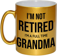 Im not retired im a full time grandma / oma pensioen mok / beker goud afscheidscadeau 330 ml