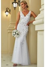 Biała ślubna sukienka o kroju rybki z cekinowymi listkami i haftem 7886