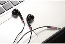Universal 3.5mm Wired Mega Bass Headset with Drive-by-wire Control for iPhone Samsung Huawei