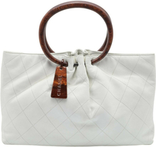 Pre-eide Chanel White Quilted Leather trehåndtakpose