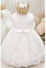 Koronkowa biała sukienka z perełkami 193