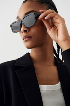 Gina Tricot - Angular sunglasses - Solbriller - Brown - ONESIZE - Female