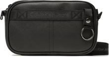 Axelremsväska Calvin Klein Jeans Ultralight Camera Bag22 Pu K50K510402 Svart