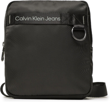 Axelremsväska Calvin Klein Jeans Urban Explorer Reporter I8 K50K509817 Svart