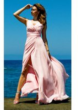 Wieczorowa suknia z rozcięciem odsłaniającym nogę, kolor różowo morelowy - m395