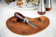 Oyster knife with leather glove, Brut.