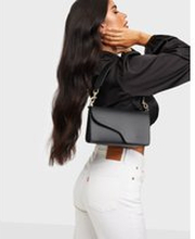ATP ATELIER - Axelremsväskor - Svart - Assisi Leather Shoulder Bag - Väskor