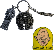 Factory Entertainment The Goonies - CHS Keychain And Pin Set