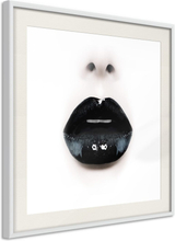 Plakat - Black Lipstick (Square) - 20 x 20 cm - Hvid ramme med passepartout