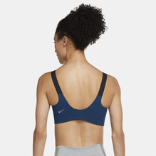 Nike Swoosh Women's Medium-Support Metallic Sports Bra - Blue
