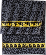 Handduk med leopardmönster