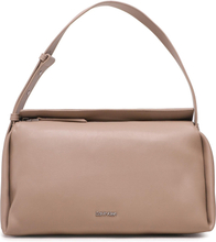 Handväska Calvin Klein Elevated Soft Shoulder Bag Sm K60K610756 Beige