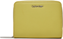 Liten damplånbok Calvin Klein Ck Must Z/A Wallet W/Flap Md K60K607432 Gul