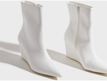 Nelly - Støvletter - Hvit - Pointy Wedge Boot - Boots & Støvler