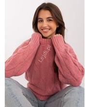 Miękki melanżowo różowy sweter z warkoczami