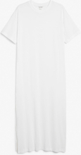 Oversized t-shirt dress with side slit - White