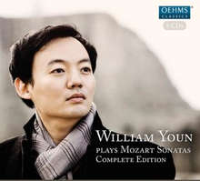 Youn William: Plays Mozart Sonatas