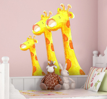 Muursticker kind giraffen vrolijk