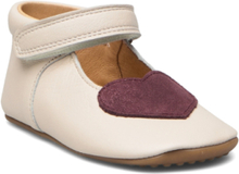 Beginners™ Ballerina Heart Shoes Pre-walkers - Beginner Shoes Cream Pom Pom
