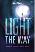 Light The Way : A Guide to Becoming a Rescue Medium (häftad, eng)
