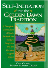 Self-Initiation Into the Golden Dawn Tradition: A Complete Cirriculum of Study for Both the Solitary Magician and the Working Magical Group (häftad, eng)