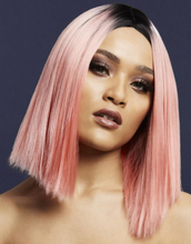Kylie Deluxe Wig - Kan Styles! - Lys Rosa Parykk med Lang Bob-Frisyre