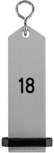VEGA Nyckelring Bumerang med präglade siffror; 10x3 cm (LxB); Silverfärg; Prägling 18