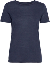 W The Essential Tee T-shirts & Tops Short-sleeved Marineblå Super.natural*Betinget Tilbud