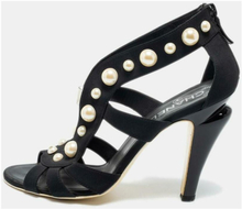 Pre-eide Chanel Black Satin Faux Pearl pyntet åpen-tå sandaler størrelse 39