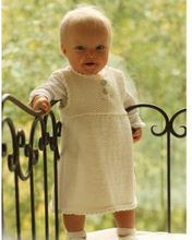 Baby Harriet by DROPS Design - Baby Klnning och Tofflor Stick-mnster - 1/3 mdr