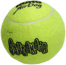 Hundleksak Kong Air Squeaker LargeTennisboll Large, 8 cm