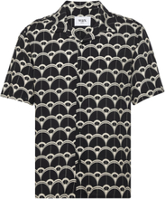Didcot Ss Shirt Curve Geo Midnight Designers Shirts Short-sleeved Black Wax London