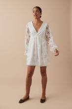 Gina Tricot - Floral loose fit mini dress - midiklänningar - White - M - Female