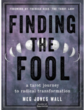 Finding the Fool: A Tarot Journey to Radical Transformation (häftad, eng)