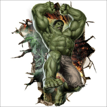 Hulk wallsticker. Hulk springer igennem et hul væggen. 40x60cm