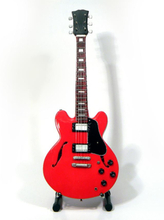 Mini guitar: Chuck Berry - Gibson Crossroads ES-335