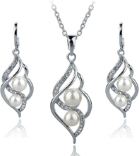 Smyckeset med Austrian Crystals och Simulated Pearls - 925 Sterling Silverplätering och vita Pärlor