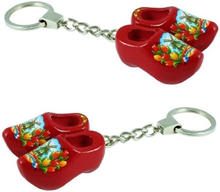 Set van 2x stuks sleutelhangers met 2x rode klompjes 4 cm Holland souvenir
