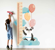 Muursticker groeimeter Baby panda kaart met luchtballonnen